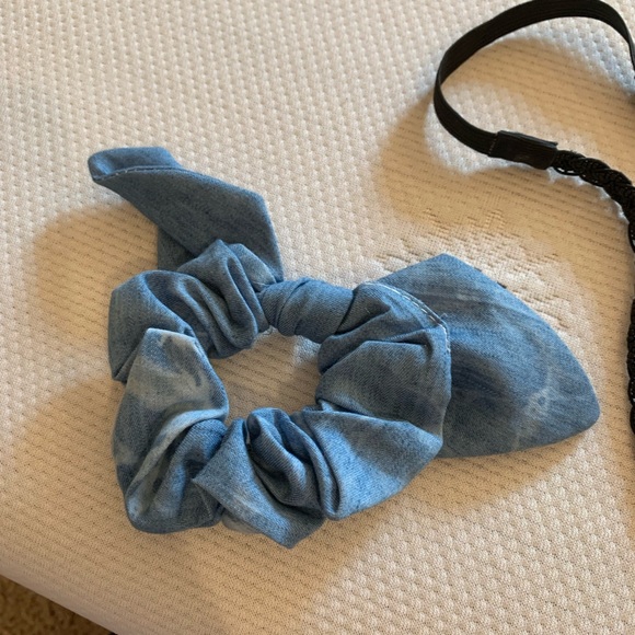 American eagle denim bow scrunchie ONLY - Picture 3 of 3